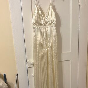 Elegant Cream Satin Pleated Jumpsuit for New Years Eve